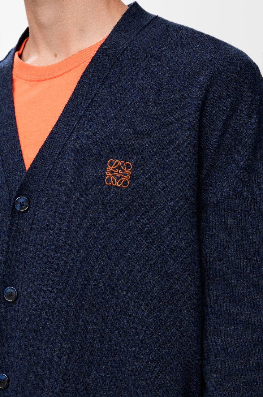 Cardigan in wool